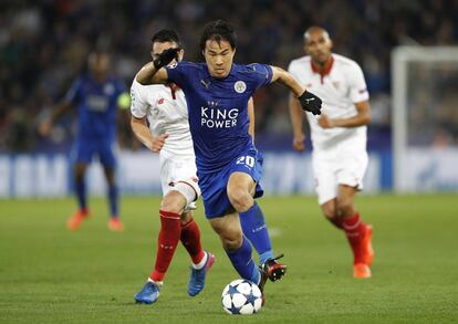 Shinji Okazaki, del Leicester City, en acción.