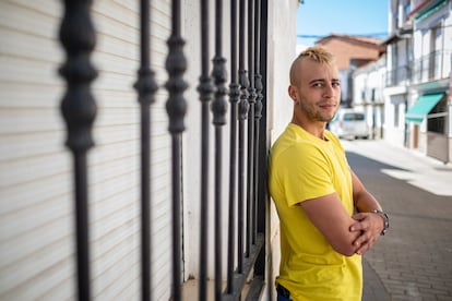 Saúl Barroso, estudiante de Magisterio de 24 años, el miércoles en Santibáñez el Bajo (Cáceres).