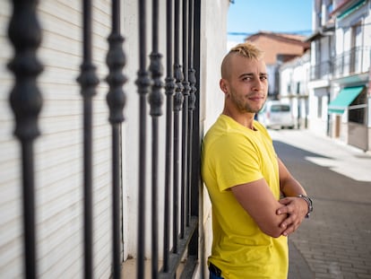 Saúl Barroso, estudiante de Magisterio de 24 años, el miércoles en Santibáñez el Bajo (Cáceres).