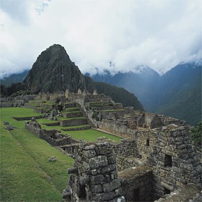 Machu Picchu, la ciudad perdida de los incas, con el imponente pico de Huayna Picchu. Su descubrimiento no se produjo hasta el siglo XX.