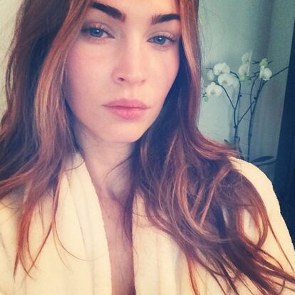 Recién levantada y sin gota de maquillaje. Así se mostraba Megan Fox en su primer 'selfie' en la plataforma Instagram.