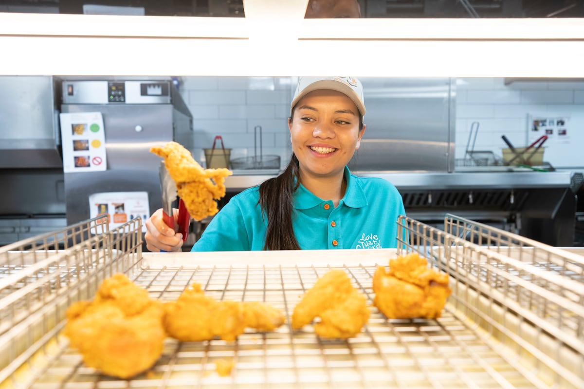 Qué hay detrás del pollo cajún que triunfa en España