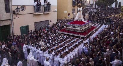 Salida del trono de Jesús el Cautivo.