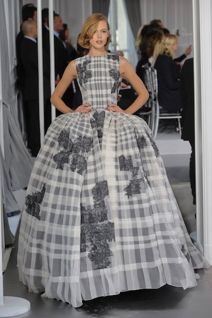 La primavera de 2012 también tiene aires muy New Look para la casa Dior.
