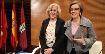 La alcaldesa de Madrid, Manuela Carmena, con Purificación Causapié.