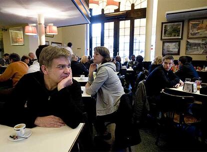 Paco Villar, retratado ayer en el café Zúrich.