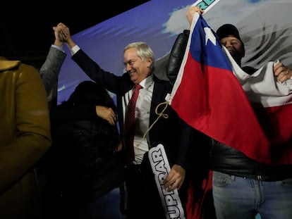 José Antonio Kast festeja luego de la elección de los consejeros constitucionales, el pasado 7 de mayo en Santiago.