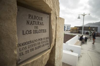 Cartel conmemorativo de la inauguración del Parque Natural del archipiélago de Chinijos en mayo de 1986.
 