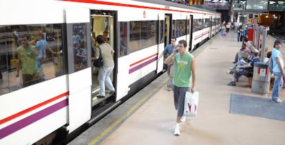 Imagen de archivo de un tren de cercanías de Madrid.