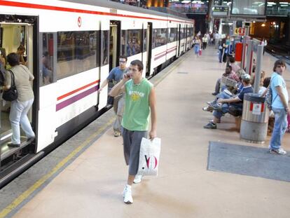 Imagen de archivo de un tren de cercanías de Madrid.