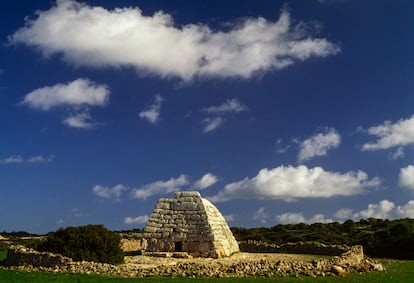 La Naveta des Tudons en Menorca Talayótica.