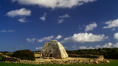 La Naveta des Tudons en Menorca Talayótica.