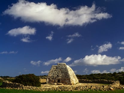 La Naveta des Tudons en Menorca Talayótica.