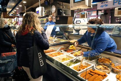 Un mercado de Terrasa, Barcelona, el pasado abril.