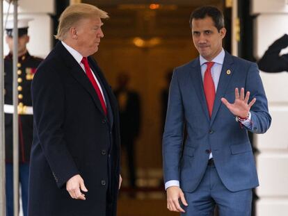 El presidente Donald Trump recibe al presidente interino de Venezuela, Juan Guaidó, en la Casa Blanca, el pasado febrero.