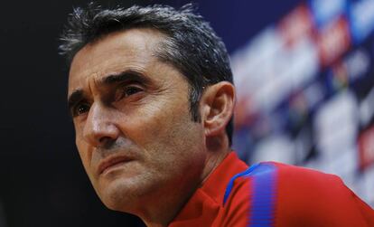 El entrenador del FC Barcelona, Ernesto Valverde, durante una rueda de prensa.