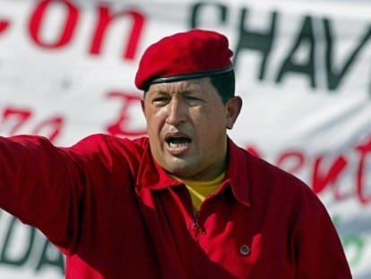 Directo: Miles de personas acompañan el féretro de Chávez por las calles de Caracas