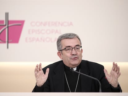 El secretario general de la Conferencia Episcopal, Luis Argüello, este viernes en la última rueda de prensa de la Asamblea Plenaria del organismo.