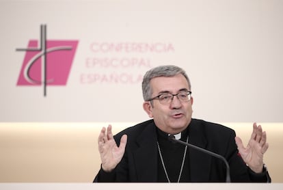 El secretario general de la Conferencia Episcopal, Luis Argüello, este viernes en la última rueda de prensa de la Asamblea Plenaria del organismo.