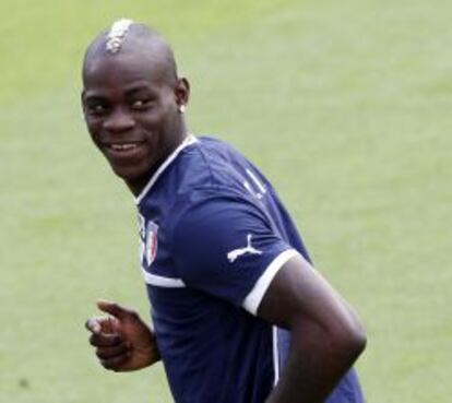 Balotelli, en un entrenamiento con la selección italiana