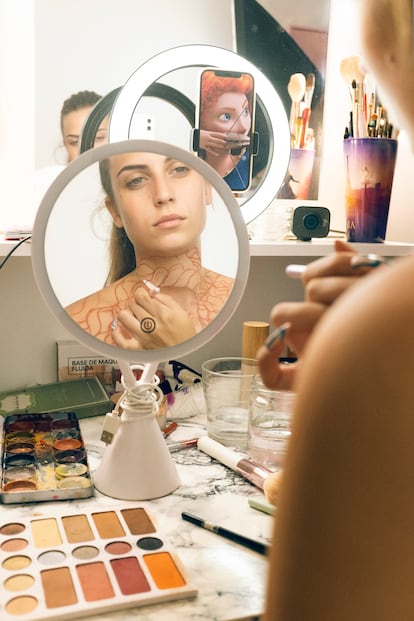 Nuria Andraos (@nuria.adraos.makeup) prepara un maquillaje corporal inspirado en Mérida, la protagonista de la película de Disney Brave. La tiktoker cree que la clave de su éxito es la autenticidad.