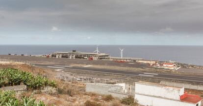 Vista general del aeropuerto de La Palma, después de su cierre como consecuencia de la nube de ceniza del volcán de Cumbre Vieja