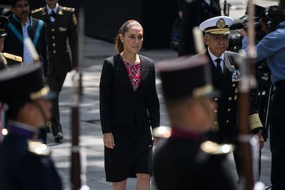 Claudia Sheinbaum, al centro, encabezó la ceremonia en homenaje a los cadetes del Heroico Colegio Militar que defendieron el Castillo de Chapultepec ante la invasión estadounidense en 1847.