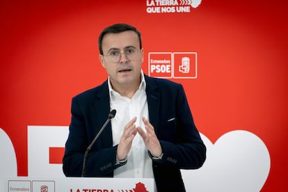 Gallardo, en una comparecencia en la sede del PSOE extremeño en Mérida.