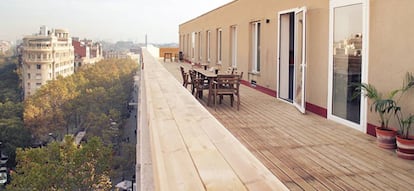 La terraza supone un nada desdeñable 10% del espacio de este enorme local.