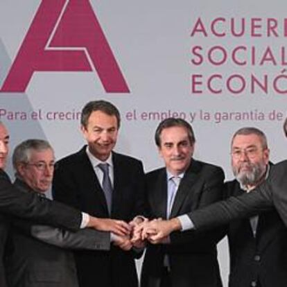 Zapatero reivindica el pacto social para reforzar la confianza europea en el país