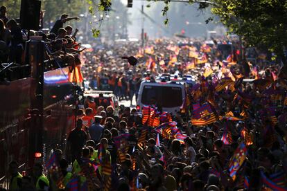 Una rua d'uns 3,5 quilòmetres amb la qual els blaugrana, jugadors i cos tècnic, festegen el títol de la Lliga amb els aficionats.