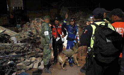 Labores de resgate depois do sismo em Juchitán, ao sul de México.