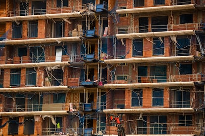 Construcción de viviendas en Madrid, donde el precio de los pisos nuevos ha subido un 89,73% desde 2014.