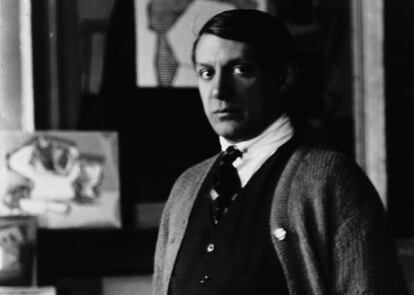 Pablo Picasso fotogafiado por Man Ray.