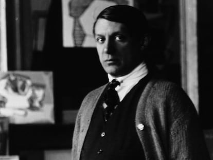 Pablo Picasso fotogafiado por Man Ray.
