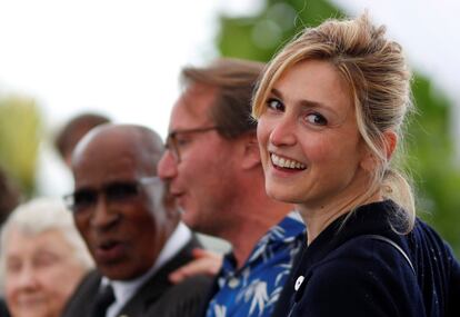 La productora Julie Gayet durante la presentación de la película "El Estado contra Mandela" en Cannes, el 14 de mayo de 2018. 