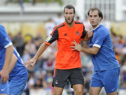 Agirretxe, a la izquierda, ha comenzado marcando desde el primer partido.