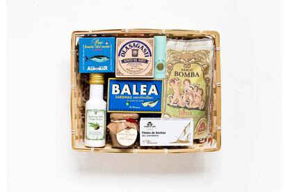 Lote con productos gourmet de la Real Fábrica Española.