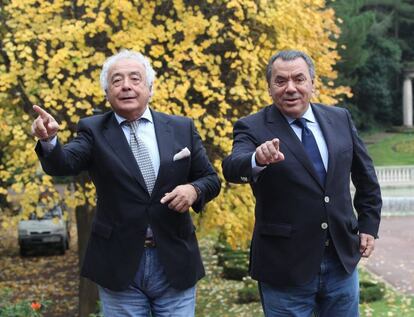 Los del Rio, galardonados con el Premio Ondas en la categoría de música, a su llegada a la foto de familia .