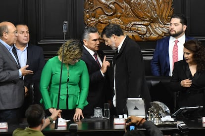 Pelea entre Alejandro Moreno Cárdenas, y Gerardo Fernández Noroña.