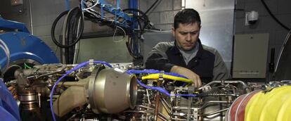 Mantenimiento de un motor aeronáutico en instalaciones de ITP Aero.