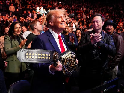 Donald Trump, entre Tulsi Gabbard y Elon Musk, el 16 de noviembre en un espectáculo de la liga UFC en Nueva York.