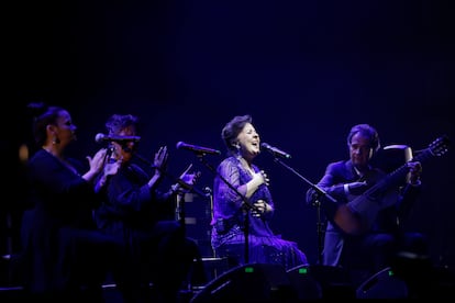 La cantaora Carmen Linares durante su actuación en la gala 'El flamenco es universal'.