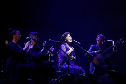 La cantaora Carmen Linares durante su actuación en la gala 'El flamenco es universal'.