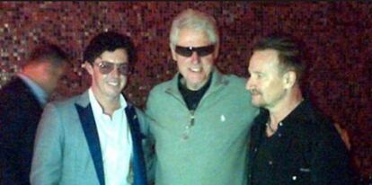 McIlroy, junto a Bill Clinton y Bono.