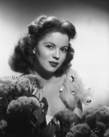 O sucesso de Shirley Temple no cinema não a acompanhou na vida adulta. Ela fez filmes até o ano de 1949, quando tinha 21 anos. Depois reapareceu na televisão nos 1960, mas a magia de 1935 a 1938 não se repetiu. Na imagem, a atriz aos 19 anos.