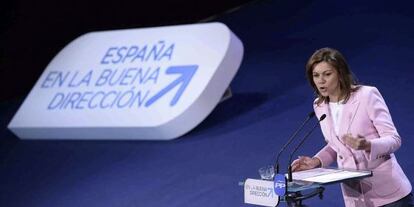 Popular Party secretary general María Dolores de Cospedal addressing the conference in Valladolid.