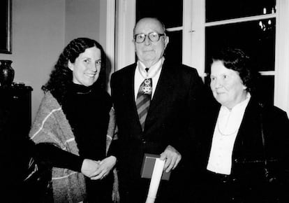 Guillermo Blanco junto a su hija María del Pilar y su esposa.