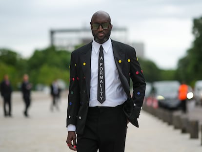 El diseñador Virgil Abloh fotografiado en París el pasado julio.