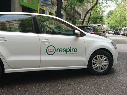 Un veh&iacute;culo de servicio de coche compartido. 